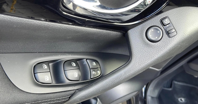 Nissan Qashqai cena 59900 przebieg: 149238, rok produkcji 2018 z Czempiń małe 379